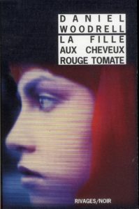 La fille aux cheveux rouge tomate