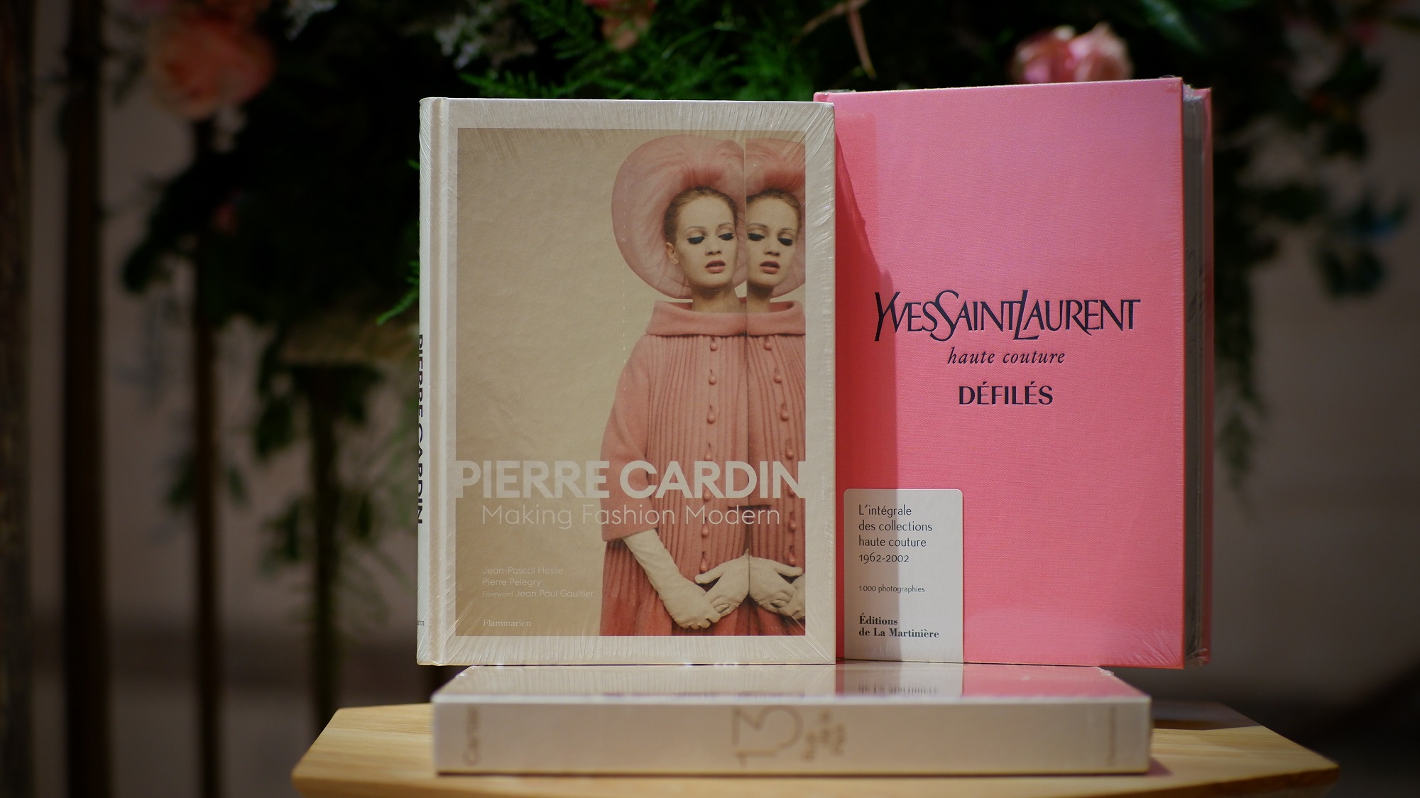 Yves Saint Laurent Catwalk: The Complete Haute Couture Collections  1962-2002 /anglais